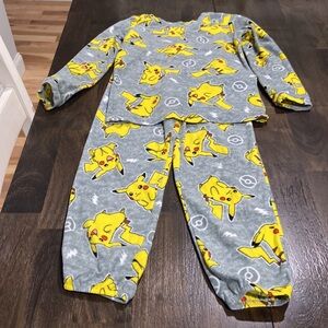 Pokémon Pikichu boys size 8 long sleeve and pants pajamas like new super soft